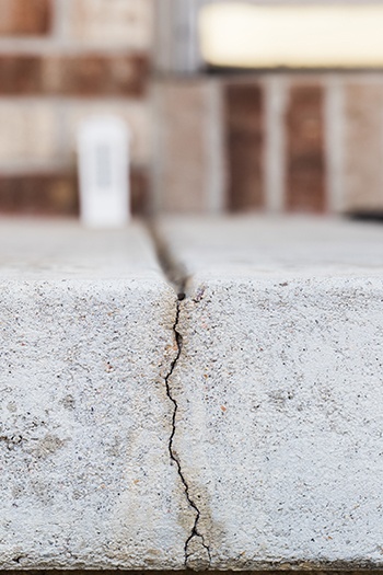 Cracked concrete slab Why Concrete Fails in Coeur d'Alene, Spokane, Post Falls